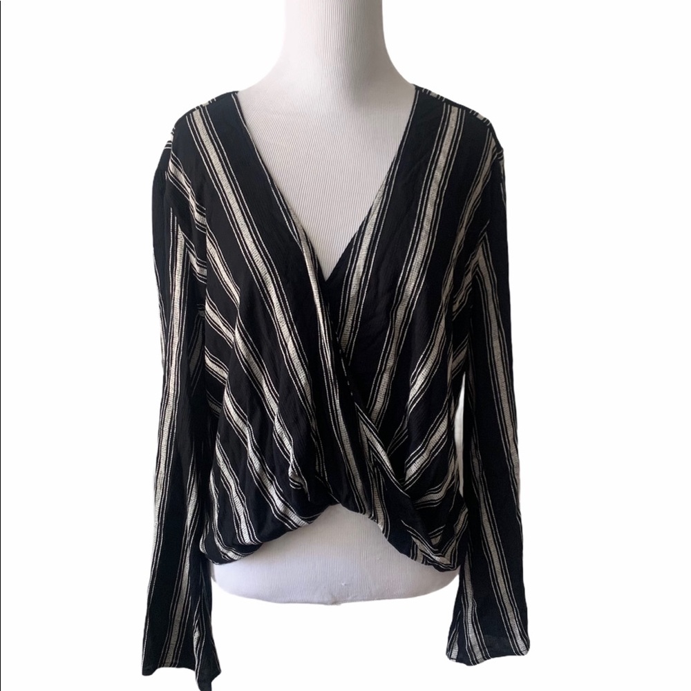 Bell sleeve Top